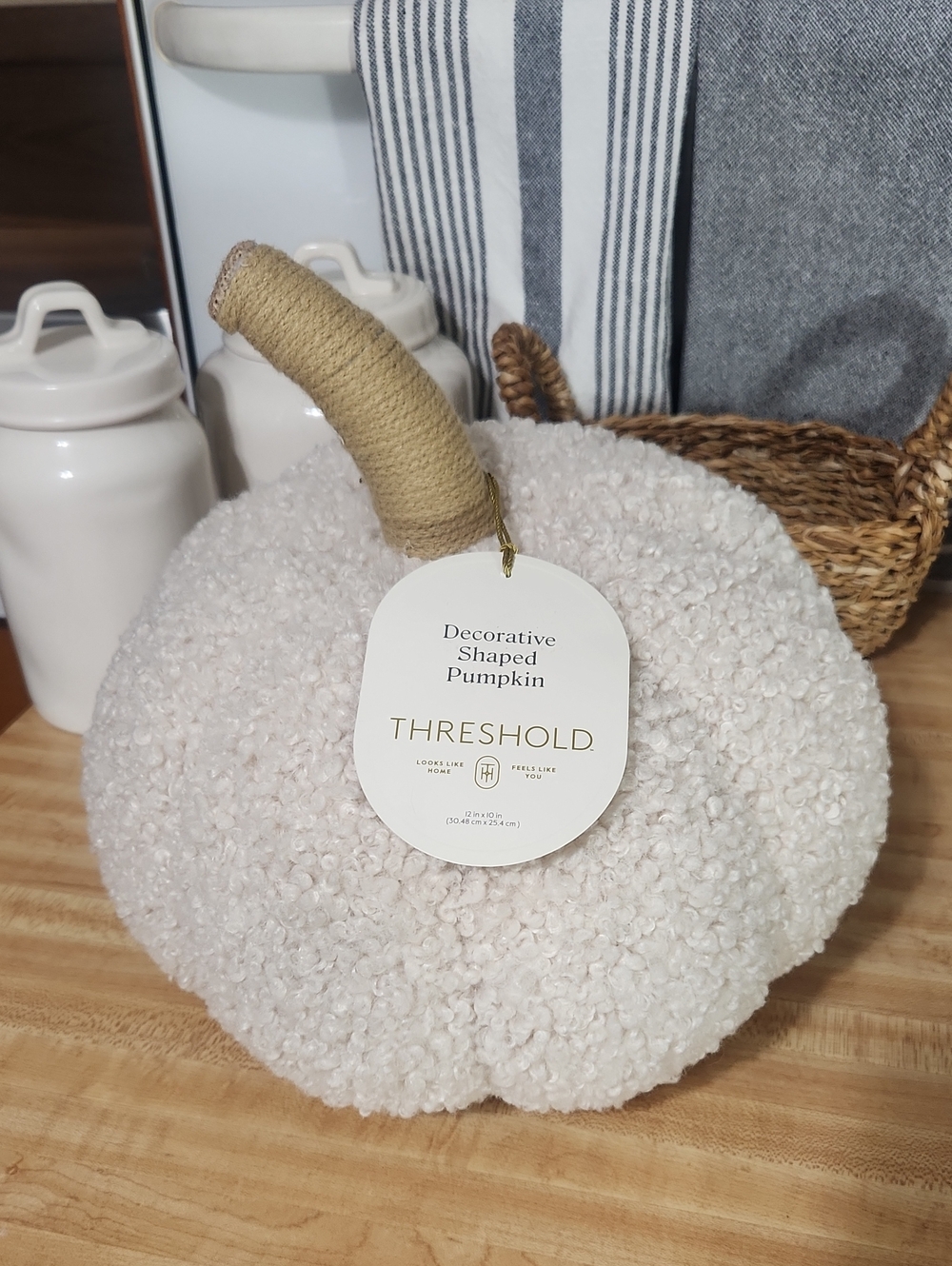 Threshold decrative shaped pumpkin.